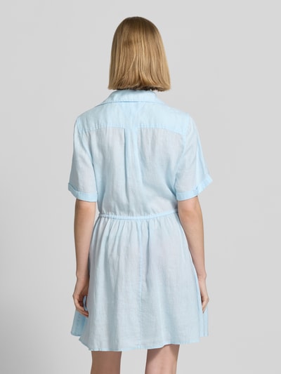 Frauenmodel trägt Ausgestelltes Freizeitkleid aus reinem Leinen von Tommy Hilfiger in Hellblau, unifarben, Mini-Länge, Rückansicht Ganzkörperansicht.