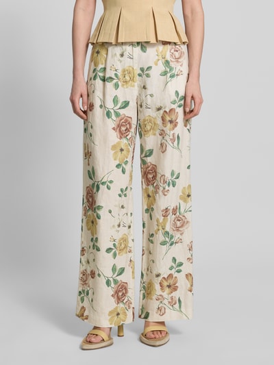 Frauenmodel trägt Leinenhose mit französischen Eingrifftaschen von Jake*s Collection, Reines Leinen, Wide-Leg-Fit, Ganzkörperansicht von vorne.