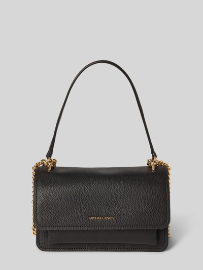 Produktfoto, schwarze Umhängetasche aus Echtleder mit Logo-Detail, Gliederketten-Optik am Schultergurt, Modell 'CLAIRE' von MICHAEL Michael Kors, Umschlag mit Druckknopfverschluss, Hauptfach mit Reißverschlussfach, Maße ca. 23 x 15 x 10 cm, Schulterriemen ca. 110 cm.