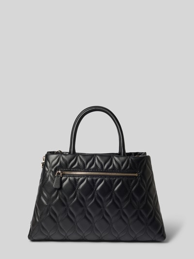 Produktfoto, Handtasche in Leder-Optik Modell 'Maxine' von GUESS in Schwarz mit Logo-Detail und abnehmbarem Schulterriemen, strukturierte Oberfläche