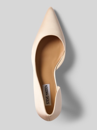 Produktfoto, Pumps mit Pfennigabsatz Modell 'Vena' von Steve Madden, spitze Form, offene Seite, glänzende glatte Oberfläche in Beige.