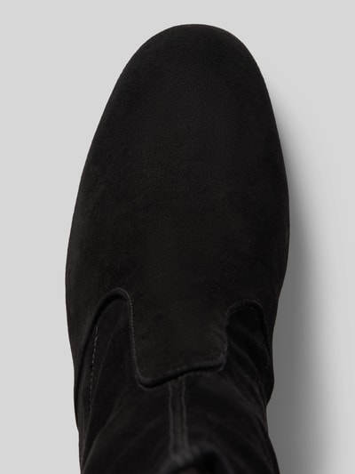 Produktfoto, Stiefeletten mit Blockabsatz von Högl in schwarzer Suede-Optik, glatte Sohle, abgerundete Passform, Detailaufnahme