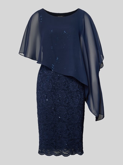 Produktfoto, Knielanges Cocktailkleid mit Paillettenbesatz von SWING, dopasowany krój, długość do kolan, okrągły dekolt, efekt podpalania, cekinowe obszycie, długość tyłu 95 cm, szerokość klatki piersiowej 36 cm, granatowa koronka, elegancka tekstura.
