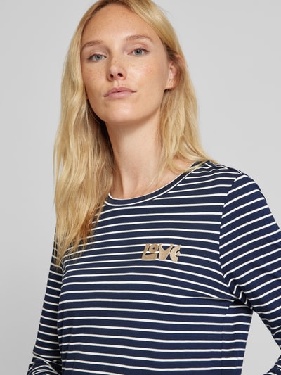 Vero Moda Regular Fit Langarmshirt mit Schriftzug-Stitching Modell 'OYA FRANCIS' Marine 3