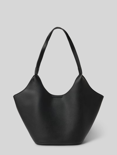 Produktfoto, Handtasche in Leder-Optik Modell 'Nelma' von Seidenfelt, schwarz, breite Form, sichtbare Struktur, Logo-Detail, Produktkontext integriert