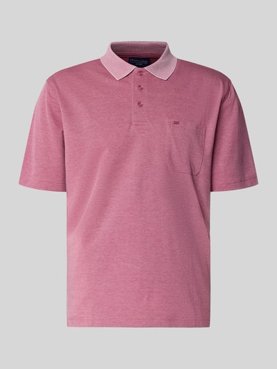 Produktfoto, Regular Fit Poloshirt mit Brusttasche von Christian Berg Men im Material-Mix mit Baumwoll-Anteil, Polokragen, Knopfleiste, rosa Farbton, strukturierte Textur, Herren Poloshirt, Rückenlänge bei Größe M: 68 cm.