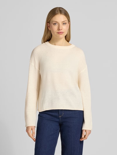 Vrouwenmodel draagt Relaxed Fit Strickpullover mit U-Boot-Ausschnitt van Tom Tailor Denim, effen fijngebreid, lange mouw, rolzoom, voorkant volledige lichaamsweergave.