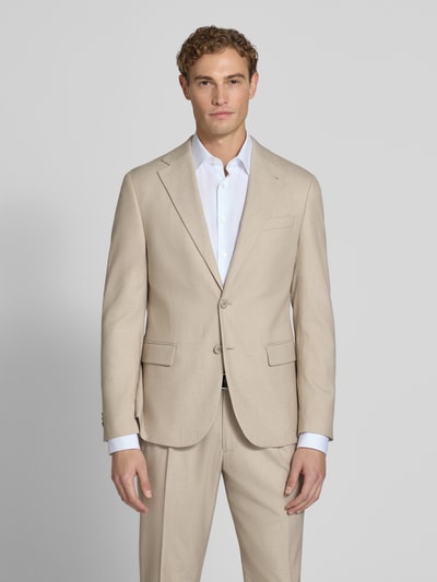 Männermodel trägt Regular Fit Sakko mit Viskose-Anteil von MCNEAL in Beige, Reverskragen, 2-Knopfleiste, Pattentaschen, Ganzkörperansicht von vorne.