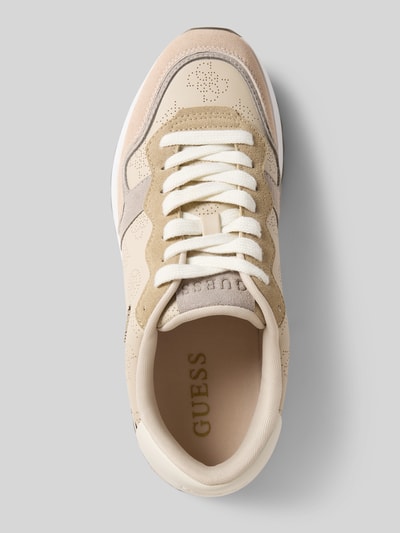 Produktfoto, Sneaker mit Logo-Applikation Modell 'Vinsa' von Guess in Beige mit abgerundeter Passform, Schnürverschluss, profilierte Sohle, Absatzhöhe 4 cm, Schafthöhe 9 cm, Schaftweite 8 cm