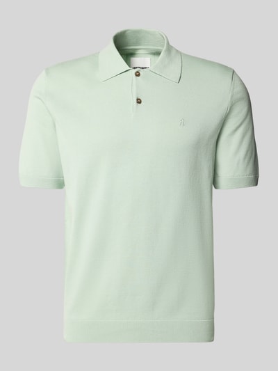 Produktfoto, Slim Fit Poloshirt aus reiner Bio-Baumwolle von Armedangels in hellgrün, unifarben, Feinstrick, kurzer Polokragen, 2-Knopf-Verschluss, Logo-Stitching, Kurzarm mit geripptem Abschluss.