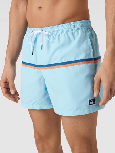 Quiksilver Spodenki kąpielowe z paskami w kontrastowym kolorze model ‘BETWEEN WAVES VOLLEY’ Jasnoniebieski 3