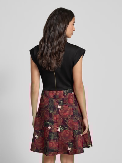 GUIDO MARIA KRETSCHMER WOMAN Cocktailkleid mit V-Ausschnitt Modell 'Paulina' Bordeaux 5