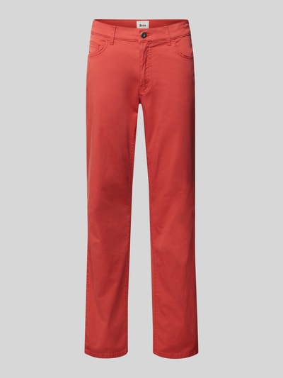 Produktfoto, Slim Fit Stoffhose mit Lyocell-Anteil Modell 'Cadiz' von BRAX w kolorze czerwonym, 5 kieszeni, elastyczna mieszanka bawełny i lyocellu, zapięcie na guzik i zamek błyskawiczny, szerokość w rozmiarze 32/32: 107 cm, długość wewnętrzna nogawki: 81 cm