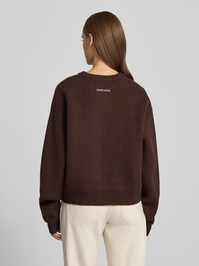 ANOTHER COTTON LAB Relaxed Fit Strickpullover mit Statement-Schriftzug Schoko 5