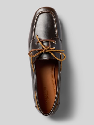 Produktfoto, Loafer aus echtem Rindsleder Modell 'HILLARY' von Vagabond, dunkelbraunes Glattleder, quadratische Schuhspitze, strukturierte Sohle, Lederoptik, flache Absatzform, Schlupf/offen, Materialverarbeitung Glattleder.