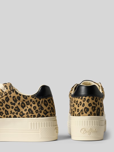 Productfoto, Sneaker met allover-animalprint van Buffalo, afgeronde fit, logo-detail, vetersluiting, plateauzool, beige en zwart, context: dames sneaker, hakhoogte maat 40: 5 cm, schachthoogte maat 40: 7 cm, schachtwijdte maat 40: 9 cm