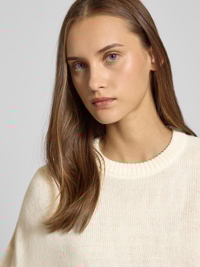 Review Sweter z dzianiny o kroju oversized z prążkowanymi wykończeniami Złamany biały 3