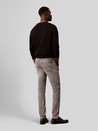 Calvin Klein Jeans Tapered Fit Jeans aus Baumwoll-Mix Hellgrau 5
