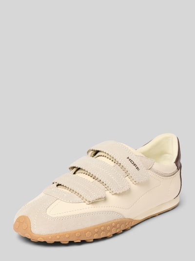 Produktfoto, Sneaker aus echtem Leder mit Klettverschluss Modell 'Bridge' von HOFF, beige Farbtöne, strukturierte Sohle, abgerundete Form, Damen Sneaker, Absatzhöhe 1 cm, Schafthöhe 8 cm, Schaftweite 9 cm