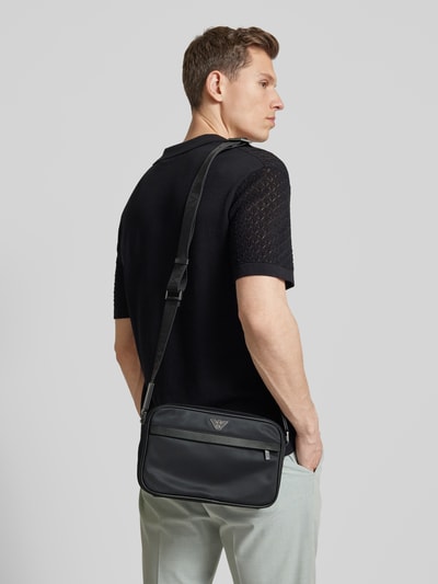 Emporio Armani Umhängetasche mit Label-Applikation Black 1