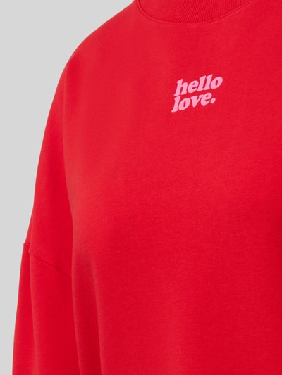 Produktfoto, rotes Regular Fit Sweatshirt mit weißem Statement-Print, weiche Baumwoll-Mischung, Modell 'Cozy Nights' von Mey