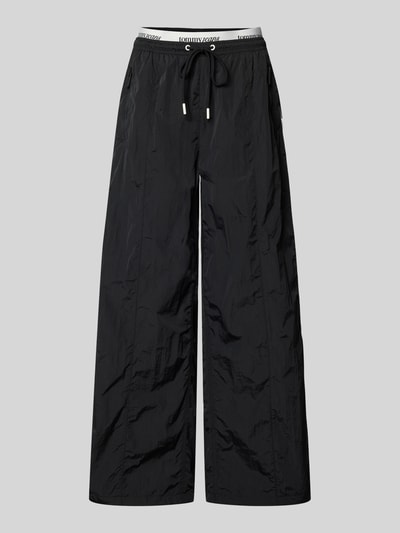 Produktfoto, Regular Fit Trackpants mit Kontraststreifen von Tommy Jeans, efekt: jednolity kolor, krój regular fit, paski w kontrastowym kolorze, pas z logo, zapięcie: tunel, ściągacz: elastyczny, dwie warstwy w pasie, kieszenie zapinane na zamek błyskawiczny z boku, kieszeń z tyłu