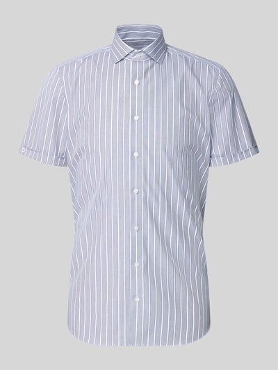 Produktfoto, Slim Fit Business-Hemd mit Blockstreifen und Kentkragen von OLYMP Level Five, Knopfleiste, kurze Ärmel, Größe 40, Rückenlänge 85 cm, Schulterbreite 42 cm, Ärmellänge 22 cm, feine Textur, weiße und blaue Farben