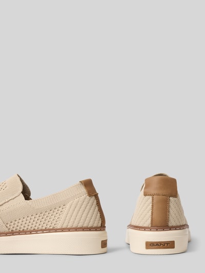 Produktfoto, Sneaker mit Strukturmuster Modell 'San Prep' von Gant in Beige und Braun, abgerundete Form, strukturierte Sohle, Label-Detail, Herren, Absatzhöhe 4 cm, Schafthöhe 7 cm, Schaftweite 7 cm.