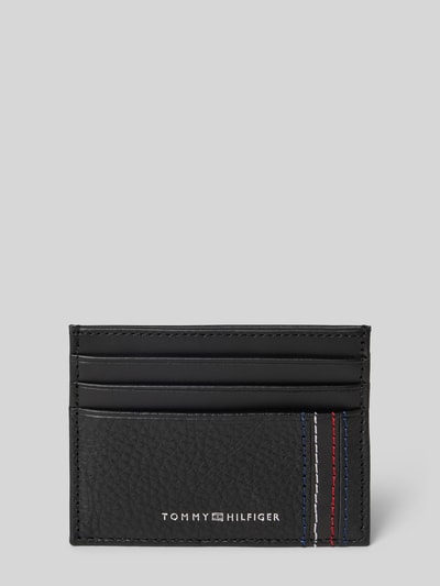 Produktfoto, Kartenetui aus echtem Rindsleder von Tommy Hilfiger in Schwarz mit unifarbener Optik, Kartenfächern, Kontrastnähten und Label Print.