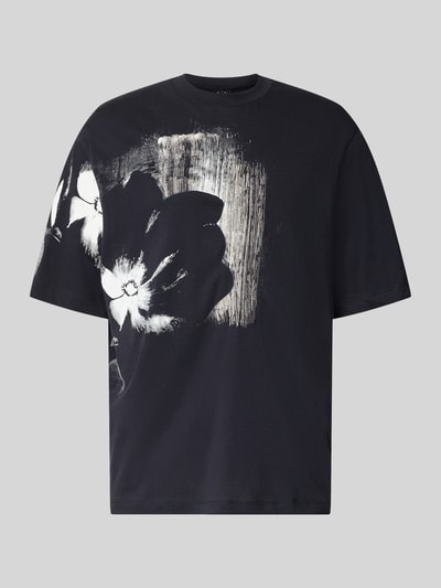 Produktfoto, Comfort Fit T-Shirt mit Motiv-Print von Armani Exchange für Herren im Allover-Look und Rundhalsausschnitt, in dunklen Tönen, Rückenlänge bei Größe M: 76 cm