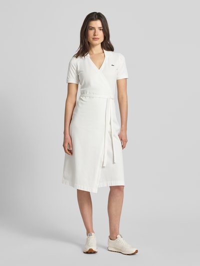 Lacoste Sukienka kopertowa o kroju slim fit z mieszanki bawełny Złamany biały 4