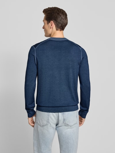 BOSS Orange Sweter o kroju regular fit z dzianiny z czystej, żywej wełny model ‘ASTEFO’ Szaroniebieski 5