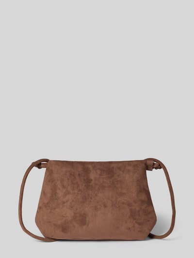 Produktfoto, Pouch Bag mit Stretch-Anteil Modell 'VUEDE' von b.young aus elastycznym materiałem, brązowy, gładka tekstura, szerokość w rozmiarze 1: 28 cm, długość 22 cm, głębokość 3 cm, długość paska 120 cm, komora główna z magnetycznym zapięciem, wąski pasek na ramię, wewnętrzna kieszeń.