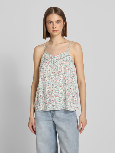 Frauenmodel trägt Regular Fit Blusentop aus reiner Viskose Modell 'NALA LIFE' von Only, Optik: Allover-Muster, V-Ausschnitt, verstellbare Spaghettiträger, Material: reine Viskose, sanfte Farben, feine Muster, glatte Textur, Ganzkörperansicht von vorne.