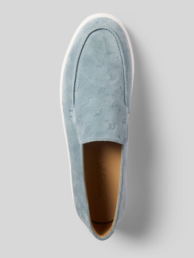 Produktfoto, Slip-on Sneaker aus Leder mit Logo-Muster von JOOP! SHOES in Hellblau, abgerundete Spitze, Modell velluto coralie, Absatzhöhe 3 cm, Schafthöhe 6 cm, Schaftweite 14 cm, Obermaterial mit Logo-Muster und glatter Textur