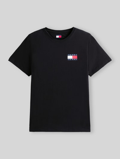Produktfoto, schwarzes Slim Fit T-Shirt aus reiner Baumwolle von Tommy Jeans mit kleinem Logo-Print, glatte Textur, Herren T-Shirt von Tommy Jeans