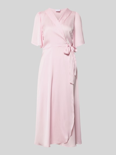 Produktfoto, rosa Midikleid in Wickel-Optik aus Satin mit tailliertem Schnitt, V-Ausschnitt, Modell 'VIENNA RAVENNA' von Vila.