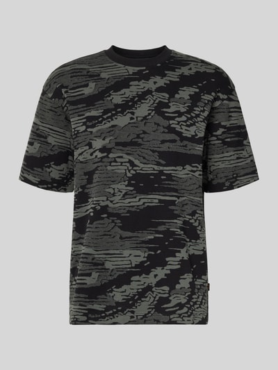 Produktfoto, Regular Fit T-Shirt aus reiner Baumwolle Modell 'TE_WILDNATURE' von BOSS Orange mit abstraktem Allover-Muster in Schwarz und Olivgrün, feine Stricktextur, kurzarm, Label Patch am Saum, Rundhalsausschnitt.
