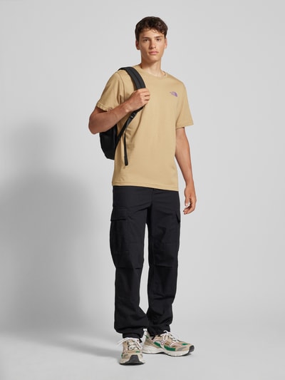 The North Face T-shirt z nadrukiem z logo model ‘REDBOX’ Khaki 1