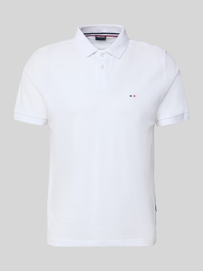 Produktfoto, weißes Regular Fit Poloshirt aus Baumwolle von HECHTER PARIS mit Polokragen und Label-Detail, glatte Textur, Vorderansicht