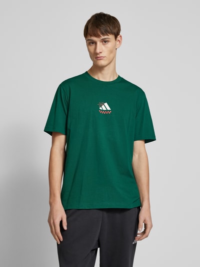 ADIDAS SPORTSWEAR T-Shirt mit Label-Print Dunkelgruen 4