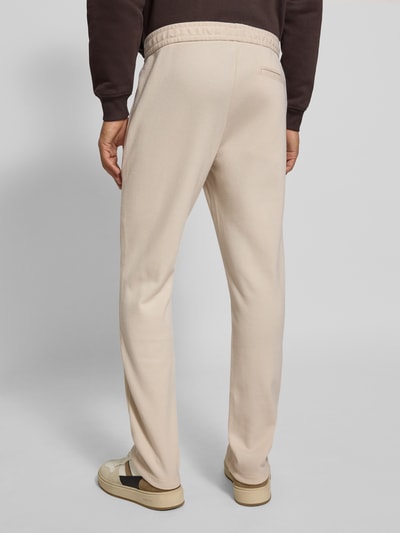 MCNEAL Spodnie dresowe o kroju regular fit z kieszenią z tyłu Piaskowy 5