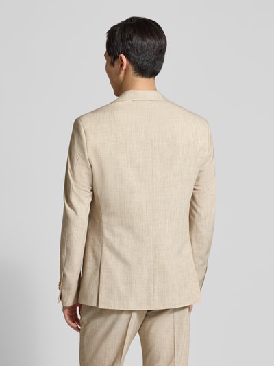 Männermodel trägt Slim Fit Anzug mit Viskose-Anteil Modell 'CIDATI' von CINQUE in Beige, feine Struktur, Ganzkörperansicht Rückansicht.