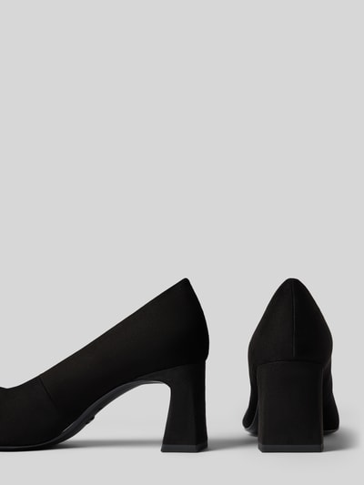 Produktfoto, Pumps mit Logo-Detail von Tamaris in Schwarz, spitze Schuhspitze, Flare Heel, Animal Print, strukturierte Sohle, Webware.