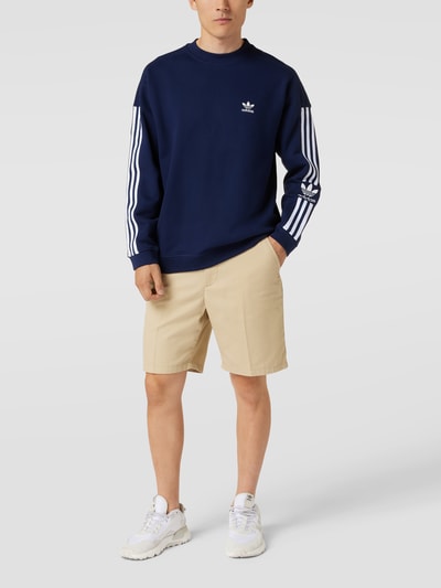 adidas Originals Sweatshirt mit Label-Stitching Modell 'LOCK UP CREW' Marineblau 1