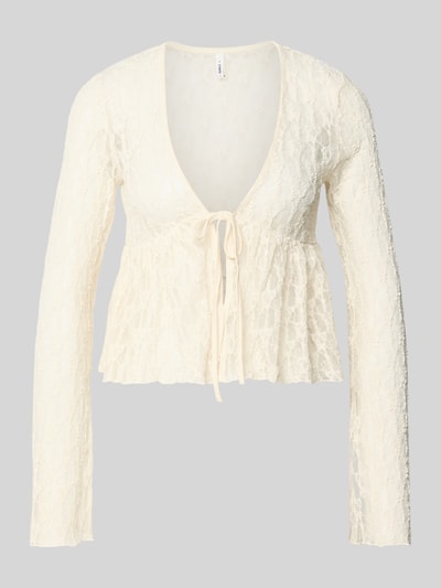 Produktfoto, Shaped Fit Blusentop mit Bindeverschluss Modell 'LAYA' von Only, semitransparentes Mesh in Creme, abstraktes Muster, tiefer V-Ausschnitt, lange Ärmel