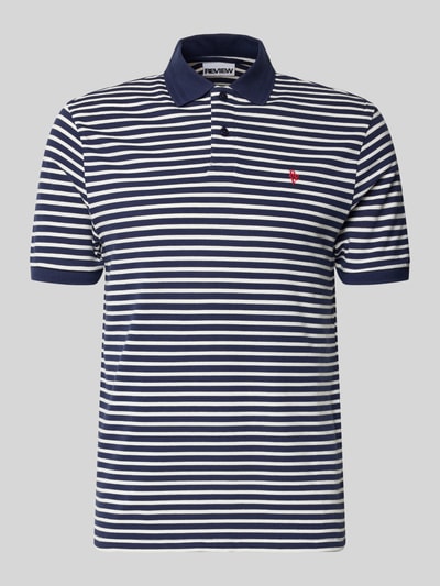 Produktfoto, Slim Fit Poloshirt mit Logo-Stitching von REVIEW aus Reine Baumwolle, Polokragen, kurzärmelig, gestreiftes Design