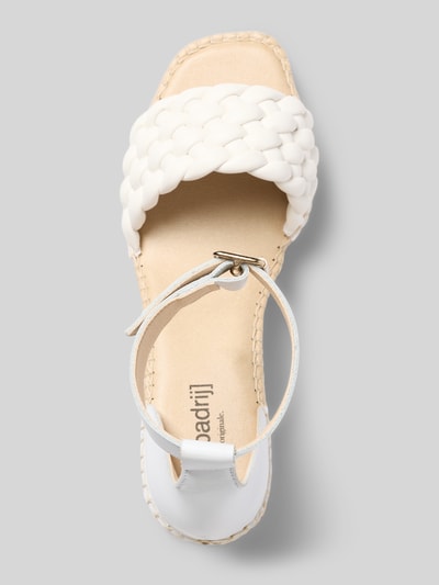 Produktfoto, weiße Damen Wedges in Flecht-Optik mit Dornschließe Modell 'SAINT TROPEZ' von Espadrij, Keilabsatz, strukturierte Sohle, Schaftweite 10 cm, Schafthöhe 11 cm.