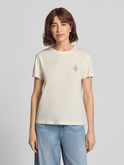 Kobiece model prezentuje t-shirt z haftem i okrągłym dekoltem od Jake*s Casual, bawełna, krój regular fit, Długość tyłu w rozmiarze S: 59 cm, widok całej sylwetki z przodu.