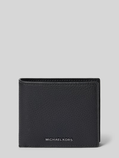 Produktfoto, Portemonnaie mit Label-Detail Modell 'HUDSON BILLFOLD' von Michael Kors in Schwarz mit sichtbarer Narbenleder-Textur, Kartenfächer und Münzfach.